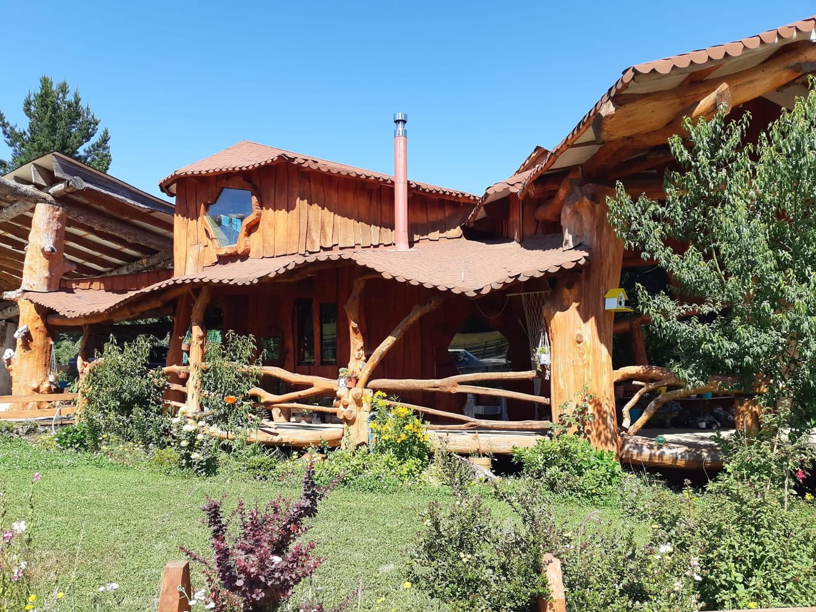 Cabaña rústica en el campo