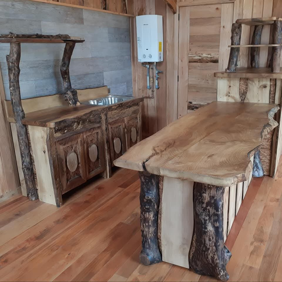 Mesa de madera maciza hecha a pedido